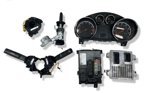 Opel Meriva B Engine ECU kit and lock set 12639891 12636386 86AATS261085208T