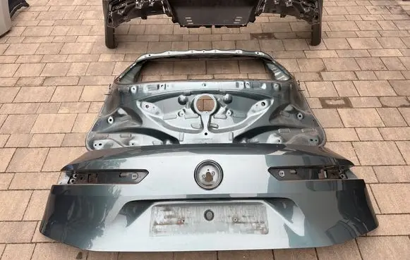 BMW iX Truck tailgate 