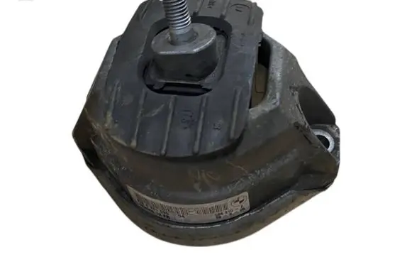 BMW 6 E63 E64 Engine mount bracket 6761090 22116761090