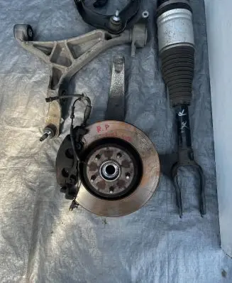 Jeep Grand Cherokee Front wheel hub spindle knuckle