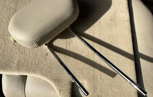 Mercedes-Benz E W211 Rear seat headrest 