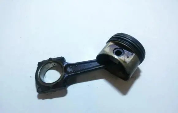 Ford Fiesta Piston with connecting rod