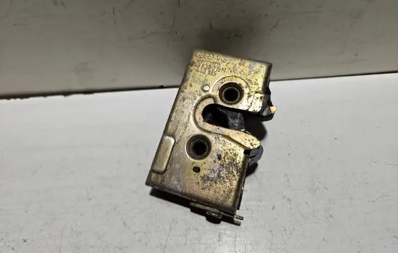 Audi 100 200 5000 C3 Front door lock 443839015N 443185