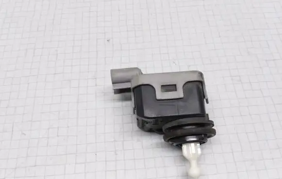 Opel Astra G Headlight level adjustment motor 90590665