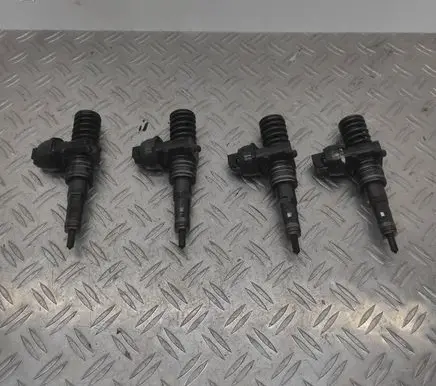 Skoda Octavia Mk2 (1Z) Fuel injector 038130073AG