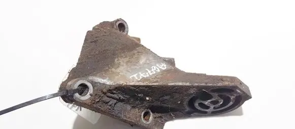 Volvo S80 Engine mounting bracket