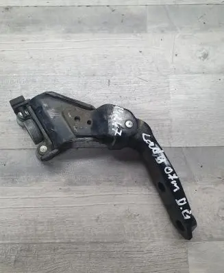 Volkswagen Caddy Sliding door middle roller runner 2K0843336A