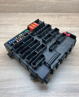 Opel Vectra C Fuse module 13189921 519064505