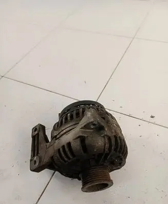 Volvo XC90 Generator/alternator 30658086 0124625025