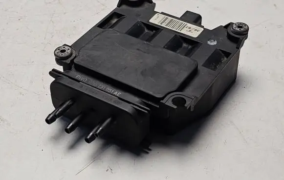 Volkswagen Golf V Turbo solenoid valve 03G131051AE V587007