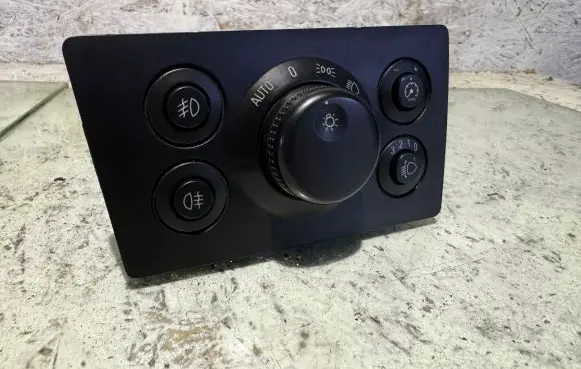 Opel Zafira B Light switch 13205868 LK04060100
