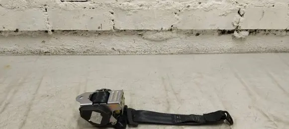 Middle seatbelt (rear)
