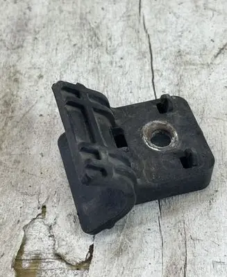 Radiator mount bracket