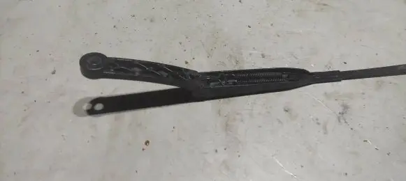 Audi A4 S4 B5 8D Front wiper blade arm