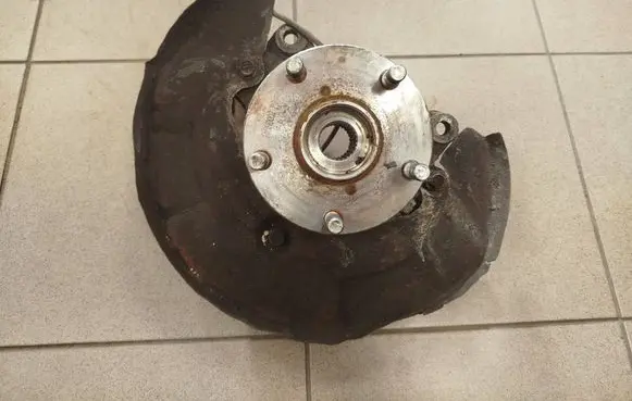 Subaru B9 Tribeca Front wheel hub 