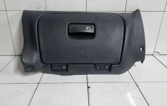 Jaguar XJ X300 Glove box
