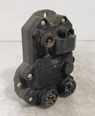 Mercedes-Benz 190 W201 Ignition amplifier control unit 0075454832