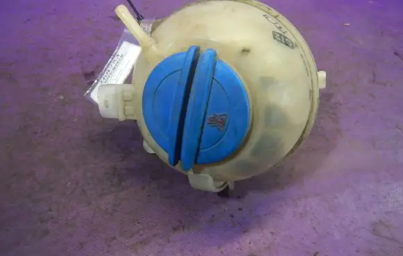 Coolant expansion tank/reservoir