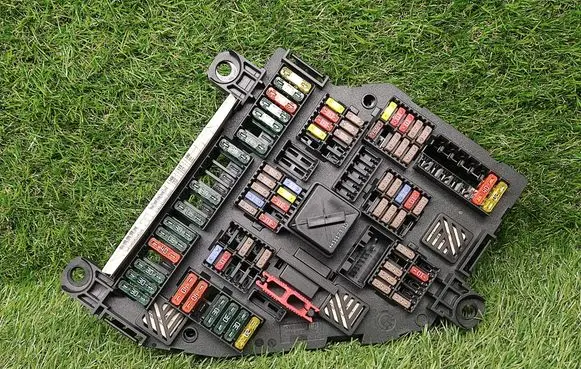 BMW 5 F10 F11 Fuse module 9234423 923442301 9283195