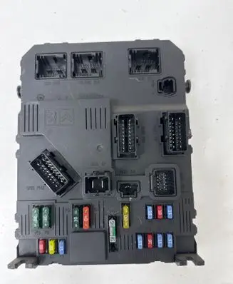 Citroen Xsara Picasso Fuse module 9657999780 BSIE0200 S118085220F