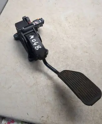 Accelerator throttle pedal