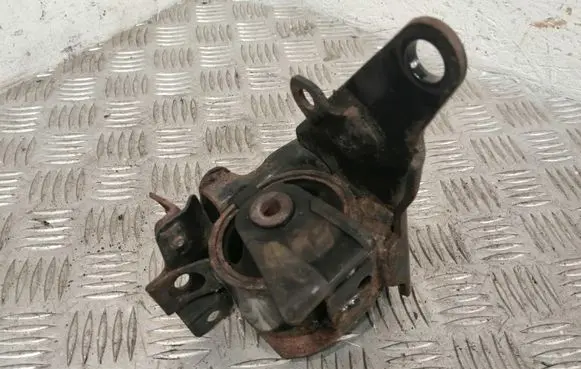 Toyota Avensis T250 Engine mount bracket 123720G010