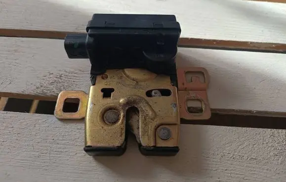 Mini One - Cooper R50 - 53 Tailgate/trunk/boot lock/catch/latch 7130322