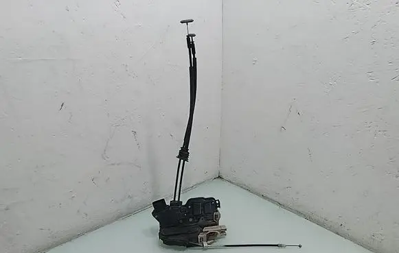 KIA Sorento Front door lock