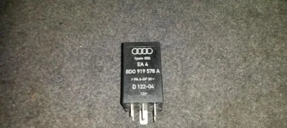Volkswagen PASSAT B5 Other relay 8d0919578 d122-04