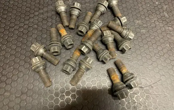Volkswagen Phaeton Nuts/bolts 