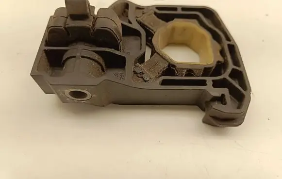 BMW 5 F10 F11 Radiator mount bracket P3652002