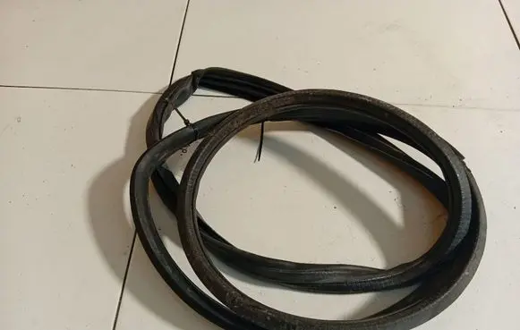 Honda FR-V Rubber seal rear door 