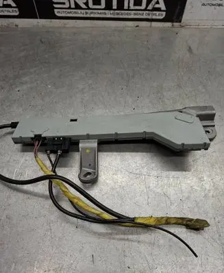 Mercedes-Benz E W211 Aerial antenna amplifier A2118204189 21839005