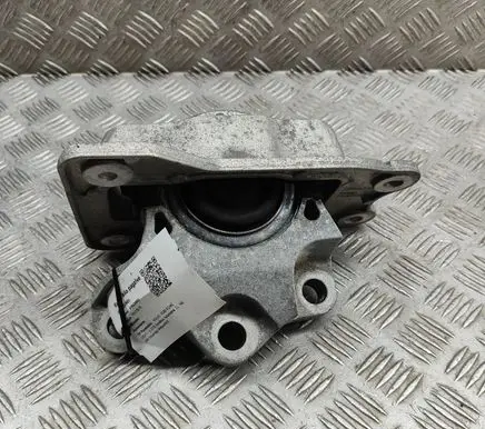 Volvo XC60 Engine mount bracket 31686886