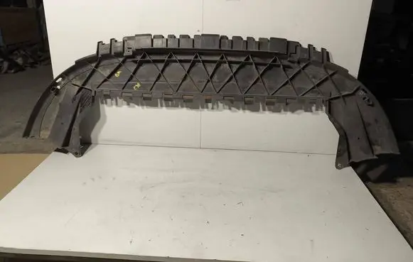 Volvo C30 Front bumper skid plate/under tray 31299060