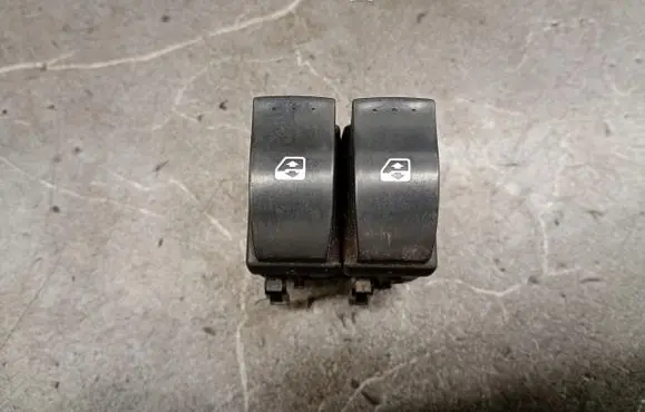 Renault Megane II Quarter vent window switch 
