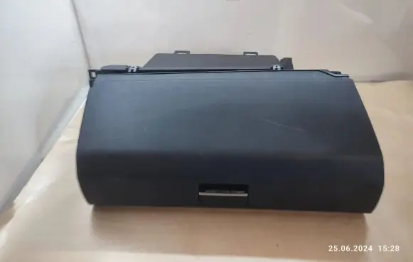 Mercedes-Benz B W245 Glove box