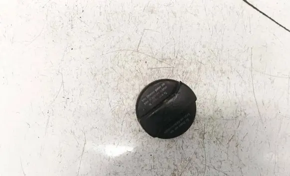 Volkswagen PASSAT B5.5 Oil filler cap 026103485