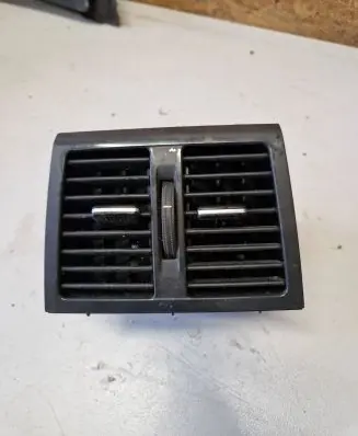 Opel Zafira B Rear air vent grill 13144753 213680437