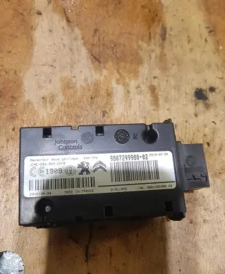 Peugeot 3008 I Tire pressure control unit 9807299980