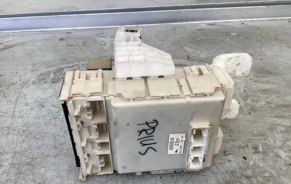 Toyota Prius (XW20) Fuse module 4G010570 9312