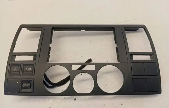 Volkswagen Transporter - Caravelle T5 Radio/GPS head unit trim 7H0857237