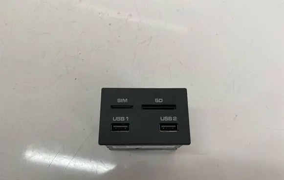 Porsche Macan (95B) USB socket connector 95B035736
