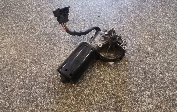 Mercedes-Benz S W220 Wiper motor 0390241435