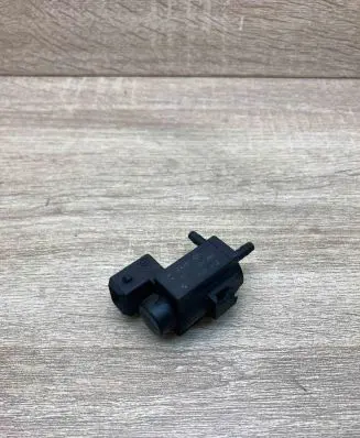 BMW 5 E39 Turbo solenoid valve 1742712