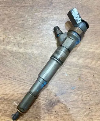 BMW 3 E90 E91 Fuel injector 7793836 0445110216