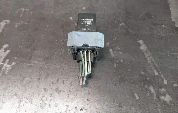 Citroen C4 I Glow plug pre-heat relay 9640469680 51252002
