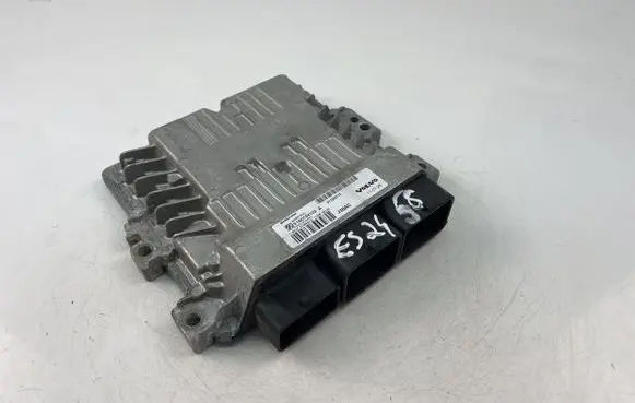Volvo V70 Engine control unit/module ECU 31336712 S180134102A