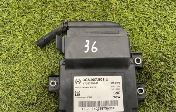 Volkswagen PASSAT B6 Hand brake control module 3C8907801E 17767601B GN00357563T