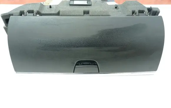 Citroen C6 Glove box